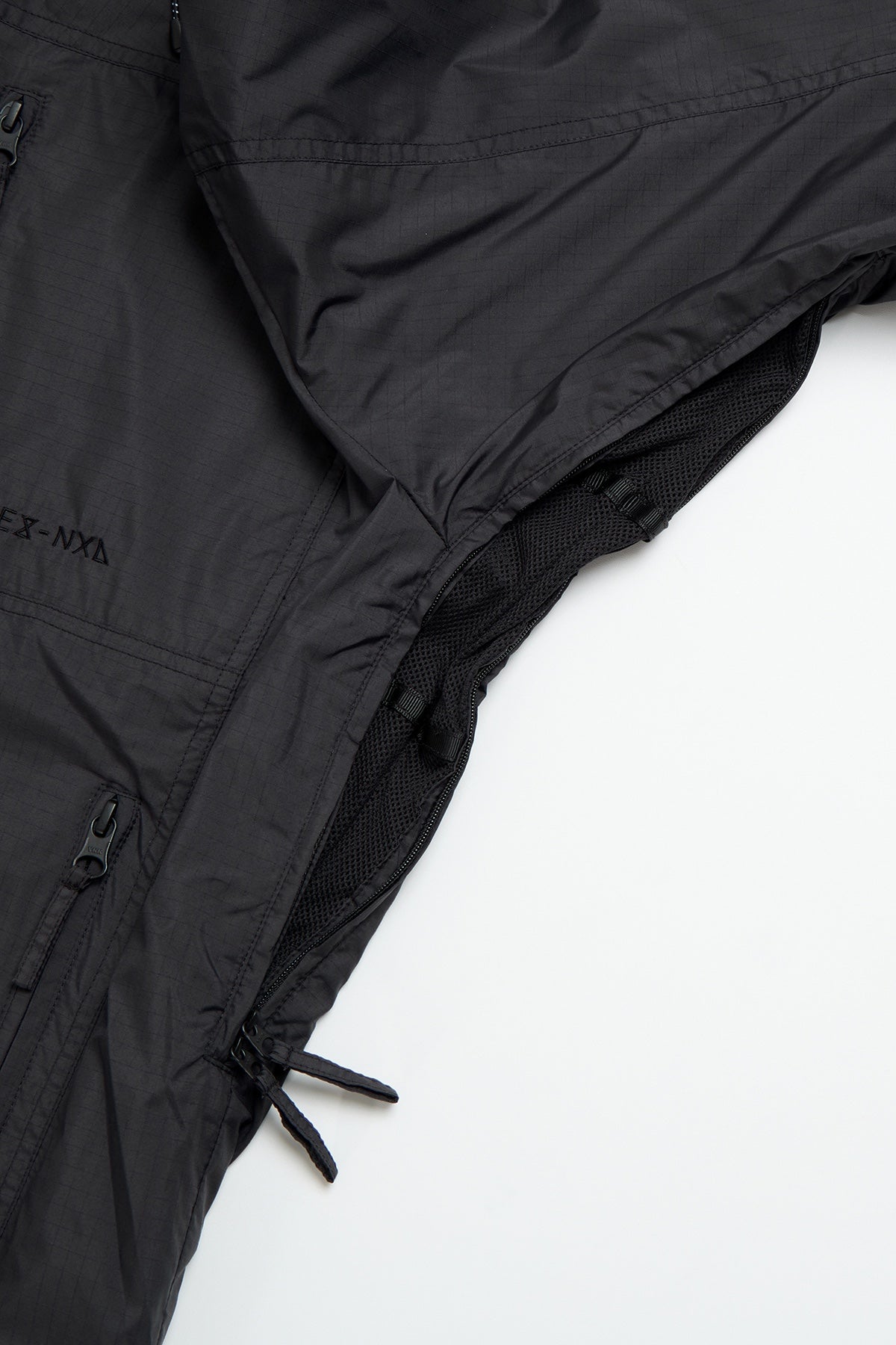 [INVITED] VTX WIND ANORAK JACKET BLACK